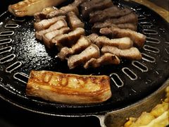 超厚冰鲜黑五花肉-친구亲顾韩国烤肉专门店(蓉花里店)
