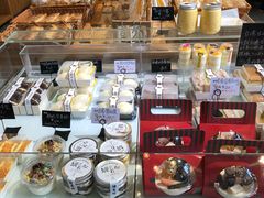 面包甜点陈列柜-聪妈的面包店(华侨新城店)