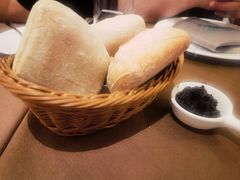 餐前面包配自制橄榄菜-ALBERGUE 1601 婆仔屋葡国餐厅