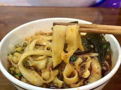 -渝之汇牛肉豌杂面