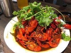 招牌麻辣小龙虾-乔街深夜食堂·台州菜·高压锅生蚝(杭州总店)