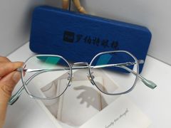 -罗伯特眼镜·蔡司官方授权(罗湖国贸店)