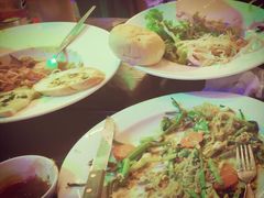 -Green Tree Rest. & Pub