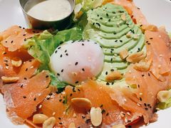 牛油果三文鱼沙拉-HELLO 27 意面·沙拉·帕尼尼