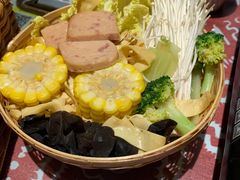 昆明寻甸酸菜牛肉火锅-云边嬢嬢·云南野料现摏火锅