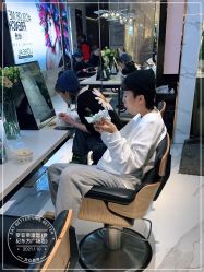 -罗亚帝造型·烫发染发