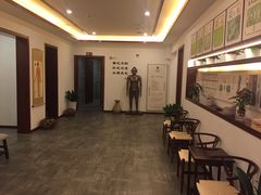 -灸春堂·艾灸·痛症·整脊连锁(之江银泰店)