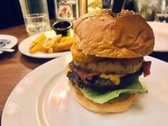 夏威夷牛肉芝士培根堡-BIGHOUSE·大房子电影主题融合餐厅(盐河巷店)