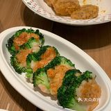 居然是透明的，坐上背靠还可以，差一点舒适感