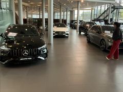 -成都中升之星奔驰4S店