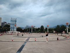 -滨河世纪广场公园
