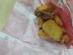 -小镇影院迪士尼小熊Duffy与他的朋友合影地