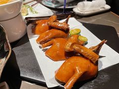 脆皮烤乳鸽-海派悦庭·海胆烧麦·新融合菜(凯德广场店)