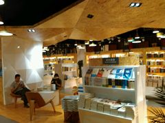 -新华里咖啡书吧(新华书店小寨店)