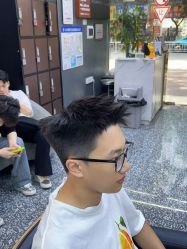 -藤野造型专业烫染接发