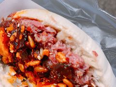 垂涎三尺的腊牛肉蛋黄夹馍-清真马乐贝腊牛肉蛋黄菜夹馍(马蓉洒金桥店)