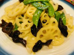-闯关东东北农家菜(崂山石老人店)