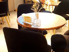 -POKEE VIA&Brunch·维娅(重庆来福士店)