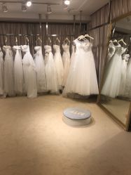 -满庭芳婚纱礼服店