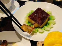 金牌扣肉配玉米饼-杭州西子湖四季酒店·金沙厅