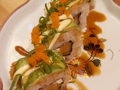 牛油果芝士三文鱼卷-隐月· 㐂和食屋(芝罘万达公馆店)