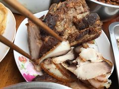 脆皮香猪肉-肇兴特色牛肉粉