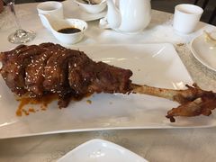 烤羊腿-那达慕蒙古风味酒楼