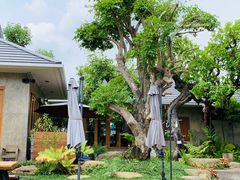 -Chom Cafe and Restaurant