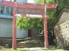 破旧牌坊是游道入口-金堂县云顶石城风景区