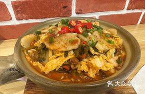 Sour Cabbage and Rice Noodle Pot