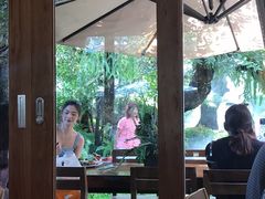 -Chom Cafe and Restaurant