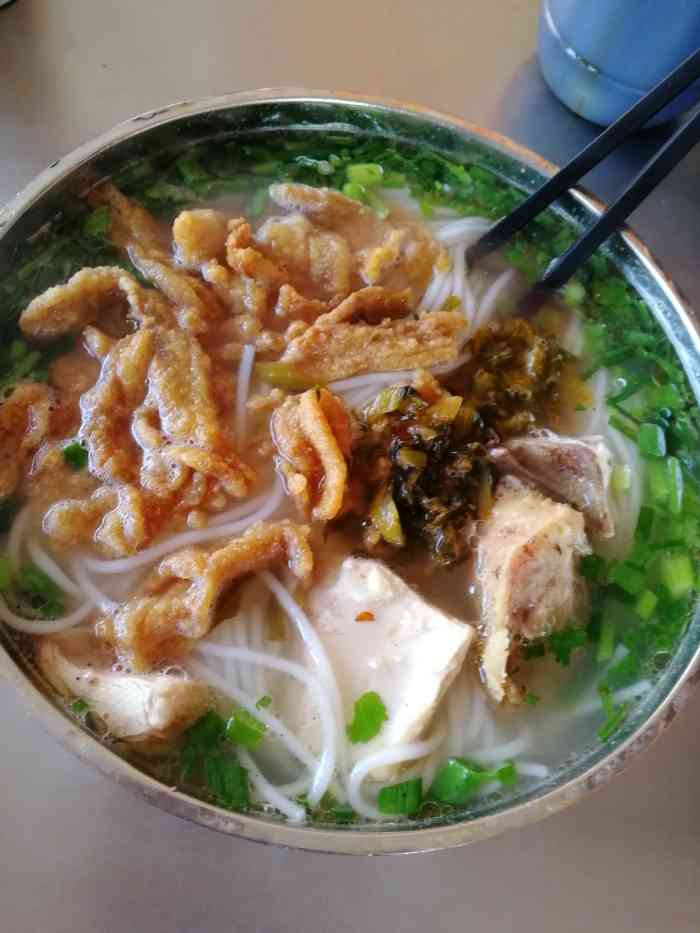 开远老土鸡米线-"还可以呀,路过很多次,这次是因为早上的事.