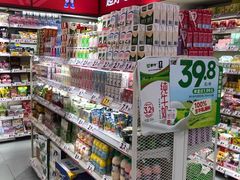 -赵一鸣零食(广州荔湾路店)