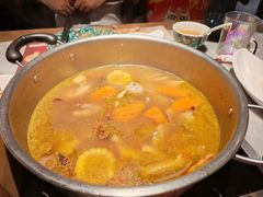 -尚尚仙·酸汤猪手·猪肚鸡火锅(华联万柳购物中心店)