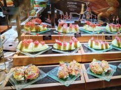 -雍容荟帝王蟹活龙虾展台自助(IFS黑金店)