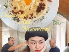 -Chom Cafe and Restaurant