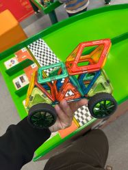 -莫莉幻想儿童乐园(三河燕郊永旺店)