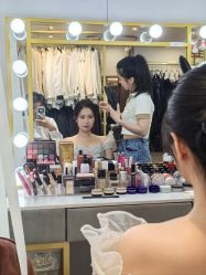 -现代经典婚纱摄影