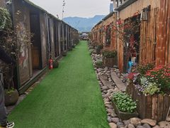 -冰冰龙虾·江湖菜·花园江景餐厅