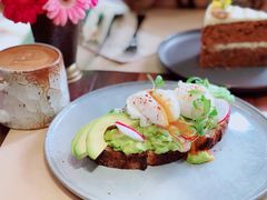 牛油果温泉蛋吐司-O'mills Sourdough Bakery&Bistro(永嘉路店)