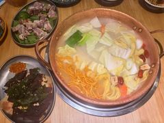 -洱火云南酸菜牛肉火锅(石景山当代商城店)