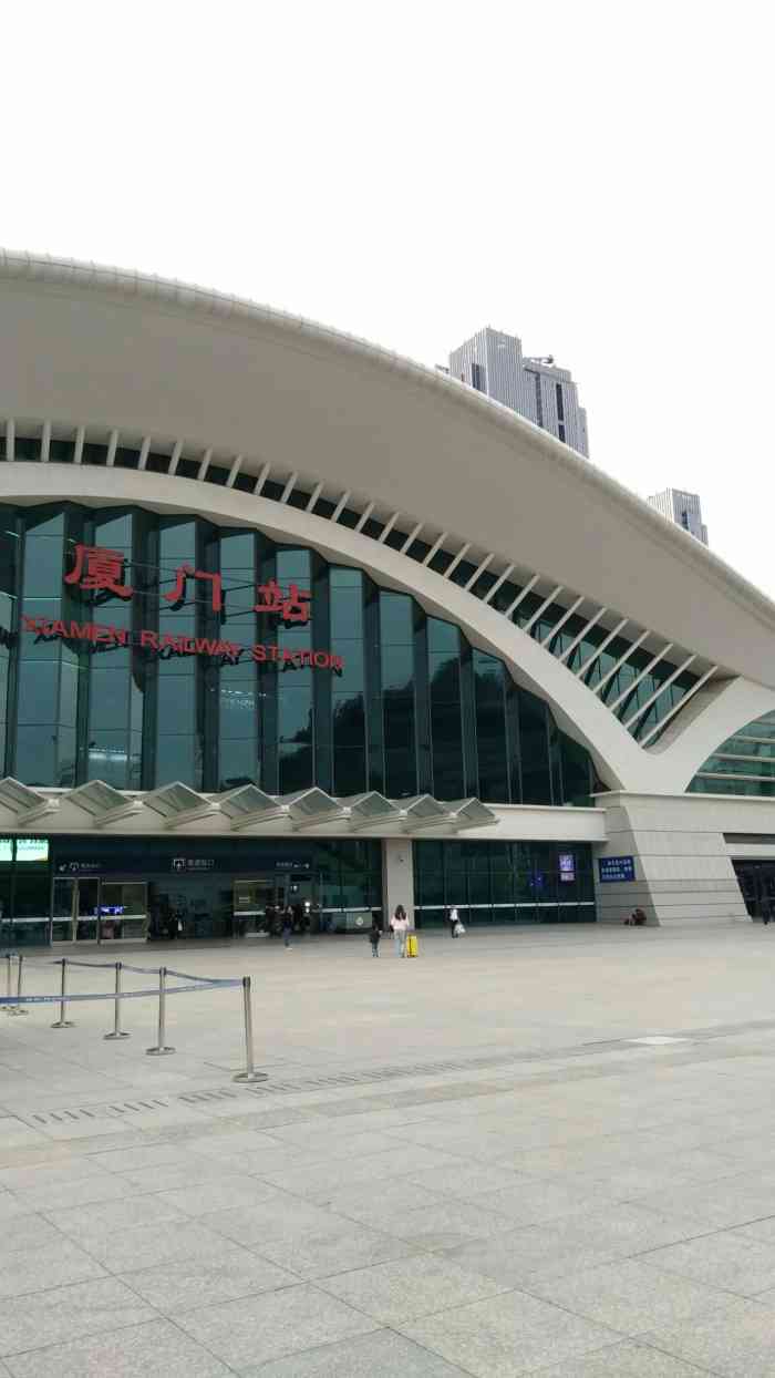 厦门站南广场-临时停车场-"停车场都可以写点评.流批流批这个停车.