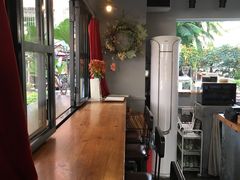 靠窗位-转山咖啡(松柏社区店)