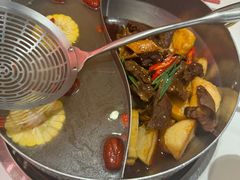 辣卤牛腩鸳鸯锅-八合里牛肉火锅(上海世茂广场店)