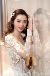 -觅白婚纱礼服馆