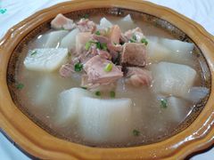 萝卜炖肘子-荣生萝卜汤饭店