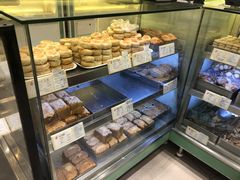 面包甜点陈列柜-上海哈尔滨食品厂(淮海中路店)