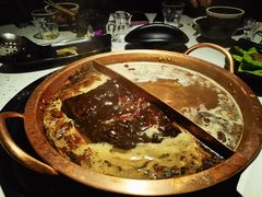 鸳鸯锅-京韵胡同·酱香羊蝎子火锅涮肉(长寿路店)