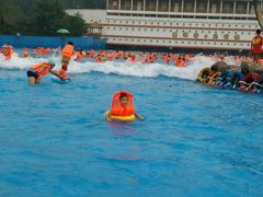 -黄河谷马拉湾海浪浴场