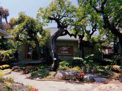 -Chom Cafe and Restaurant